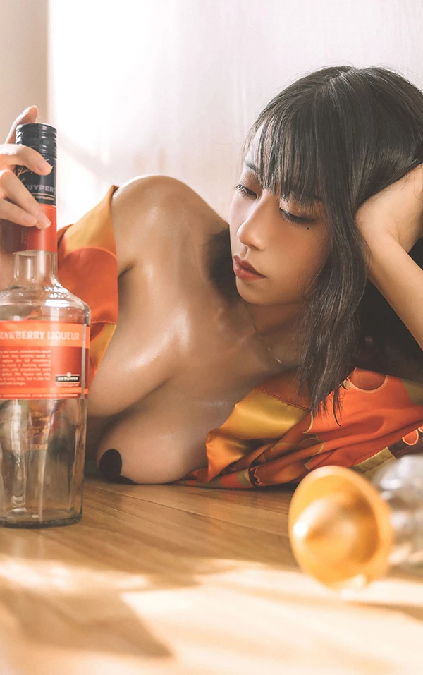 网红美女奈汐酱nice 消愁+OL诱惑写真
